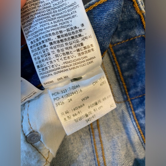 Levi 501 Jean shorts - Picture 2 of 5